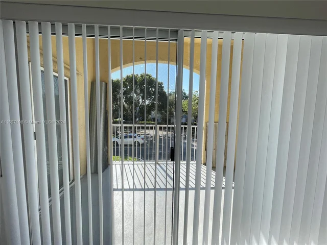 2640 S University Dr # 201, Davie FL 33328