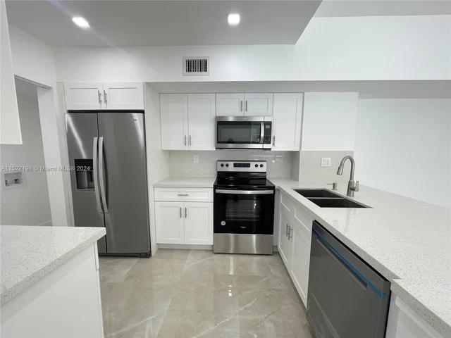 2640 S University Dr # 201, Davie FL 33328