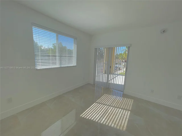 2640 S University Dr # 201, Davie FL 33328