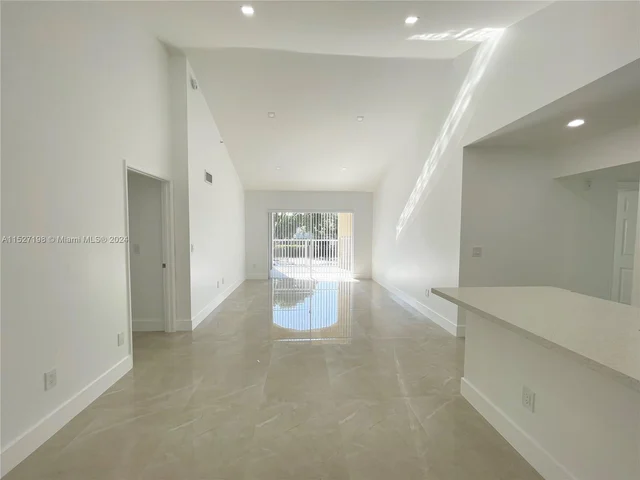 2640 S University Dr # 201, Davie FL 33328