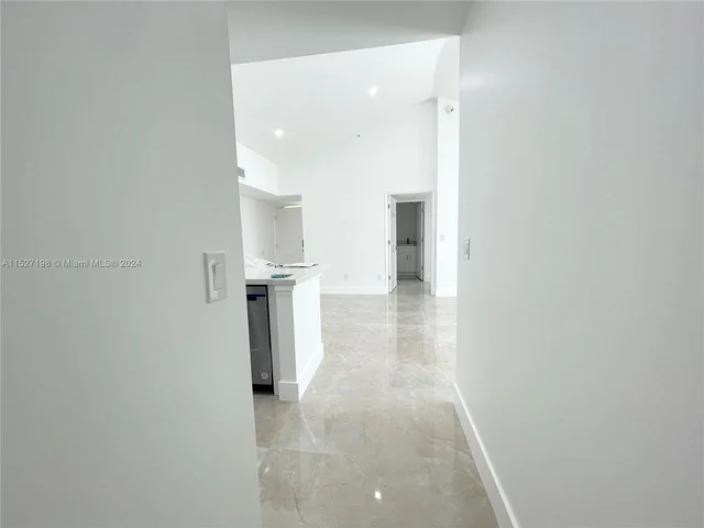 2640 S University Dr # 201, Davie FL 33328