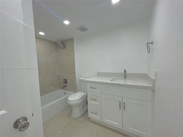 2640 S University Dr # 201, Davie FL 33328