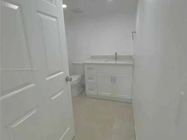 2640 S University Dr # 201, Davie FL 33328