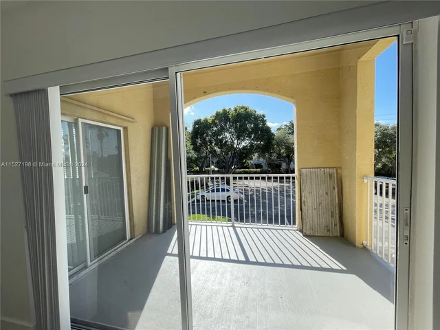 2640 S University Dr # 201, Davie FL 33328