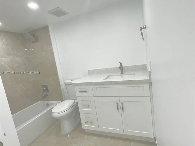 2640 S University Dr # 201, Davie FL 33328