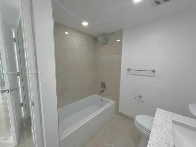 2640 S University Dr # 201, Davie FL 33328