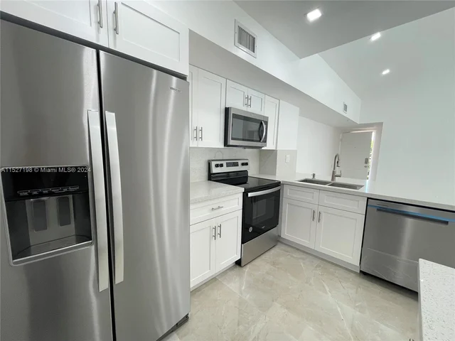 2640 S University Dr # 201, Davie FL 33328