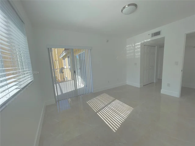 2640 S University Dr # 201, Davie FL 33328