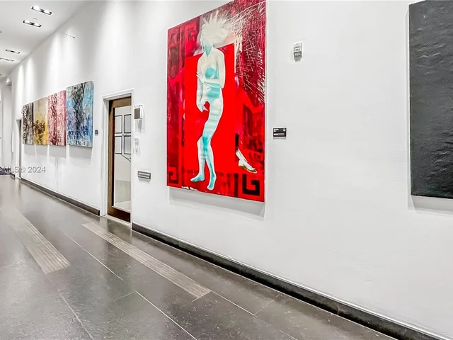 888 Biscayne Blvd # 905, Miami FL 33132