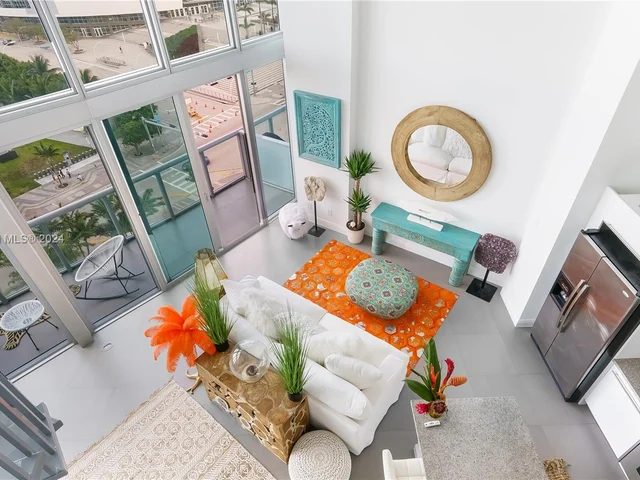 888 Biscayne Blvd # 905, Miami FL 33132