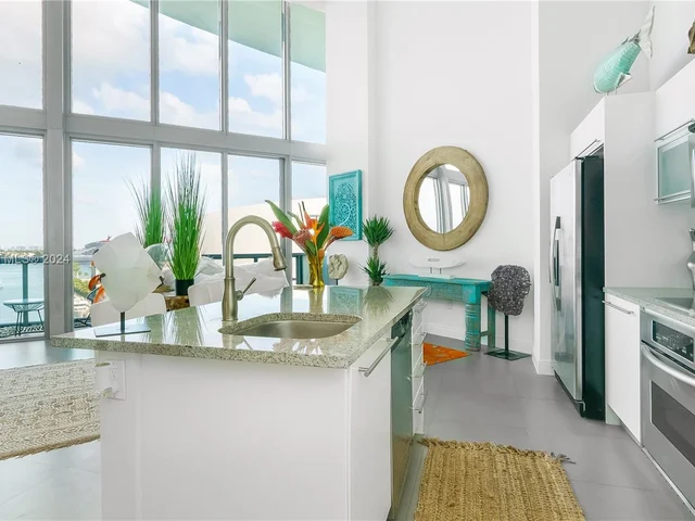 888 Biscayne Blvd # 905, Miami FL 33132