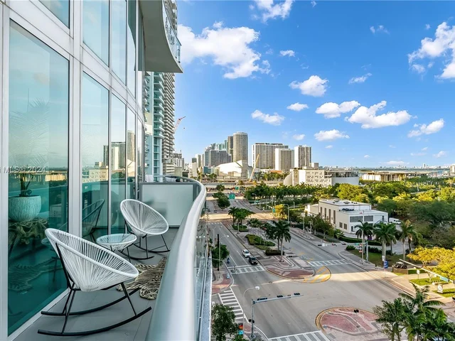 888 Biscayne Blvd # 905, Miami FL 33132