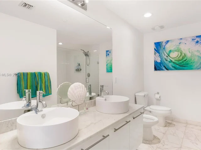 888 Biscayne Blvd # 905, Miami FL 33132