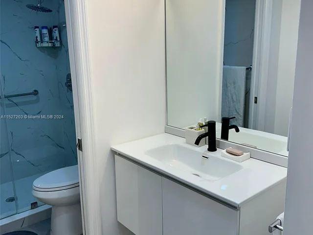 1980 S Ocean Dr #MZH, Hallandale Beach FL 33009