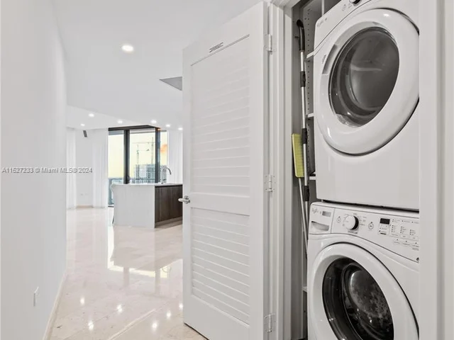 88 SW 7th ST # 2612, Miami FL 33130