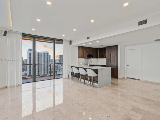 88 SW 7th ST # 2612, Miami FL 33130