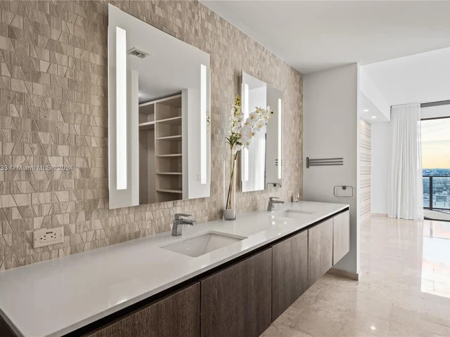 88 SW 7th ST # 2612, Miami FL 33130