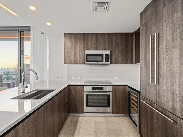 88 SW 7th ST # 2612, Miami FL 33130