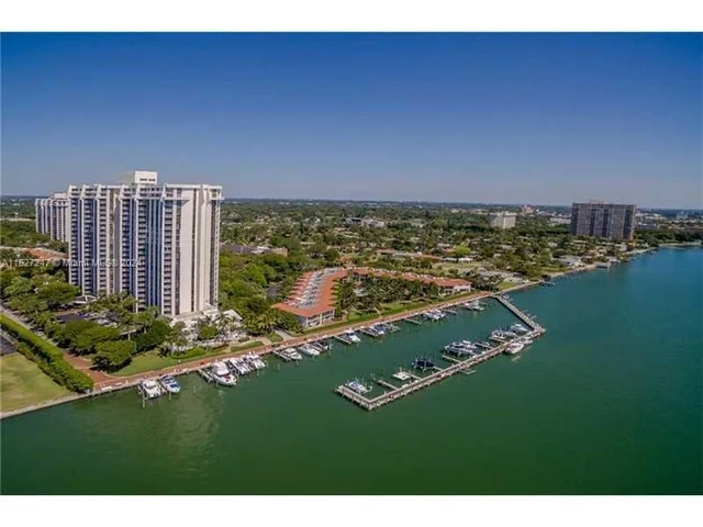 4000 Towerside Ter # 1109, Miami FL 33138
