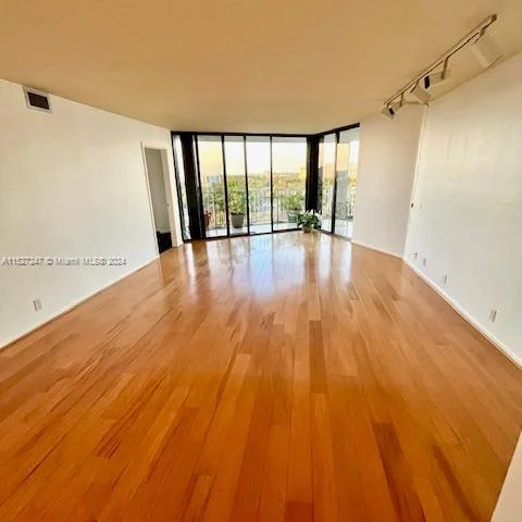 4000 Towerside Ter # 1109, Miami FL 33138