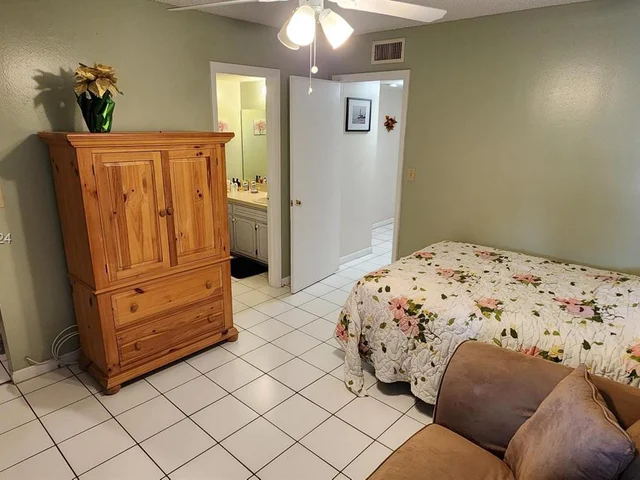 1650 W 57th Ter, Hialeah FL 33012