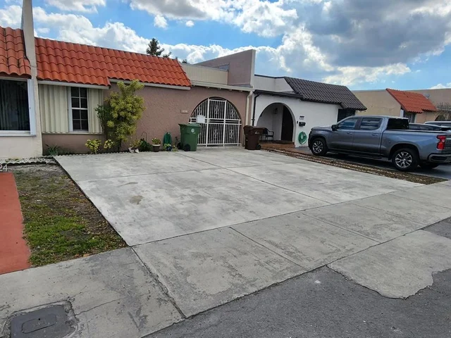 1650 W 57th Ter, Hialeah FL 33012