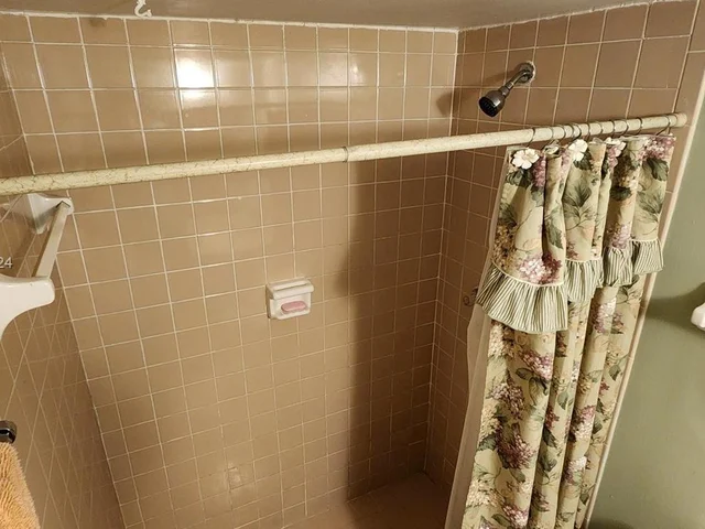 1650 W 57th Ter, Hialeah FL 33012