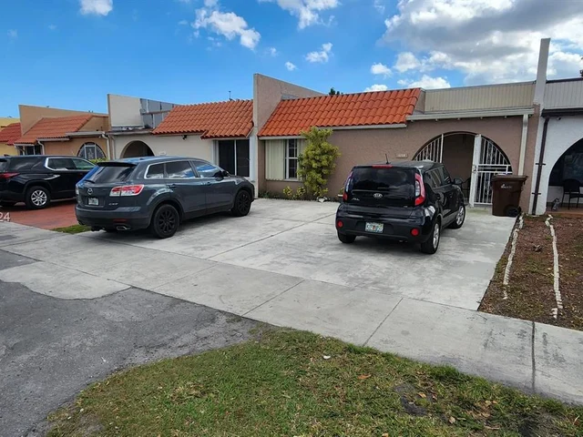 1650 W 57th Ter, Hialeah FL 33012