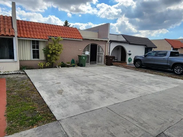 1650 W 57th Ter, Hialeah FL 33012