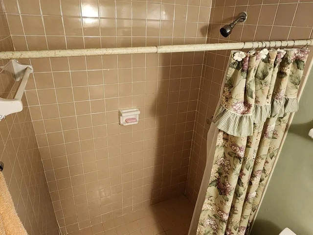 1650 W 57th Ter, Hialeah FL 33012