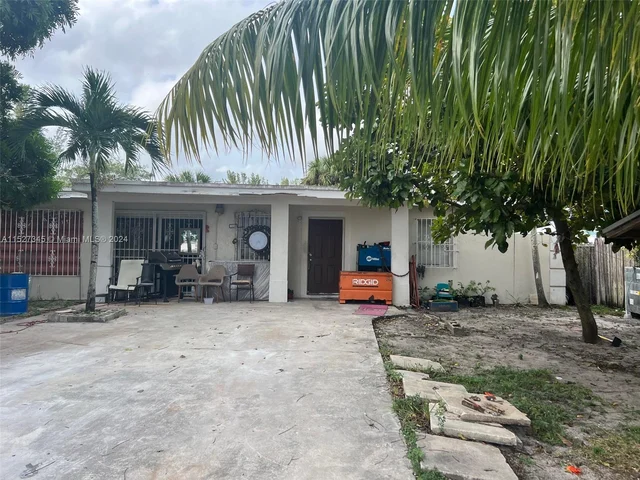 12500 W Golf Dr, Miami FL 33167