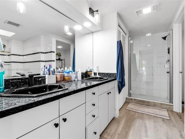 121 Crandon Blvd # 256, Key Biscayne FL 33149