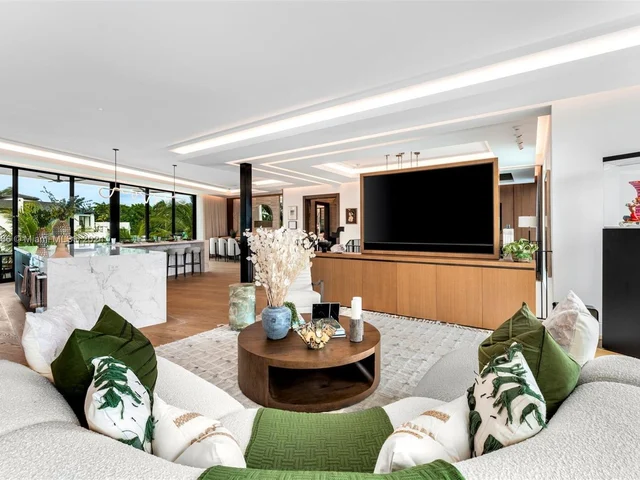 2000 N Bay Rd, Miami Beach FL 33140