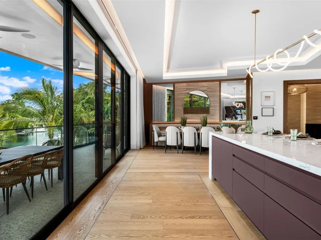 2000 N Bay Rd, Miami Beach FL 33140