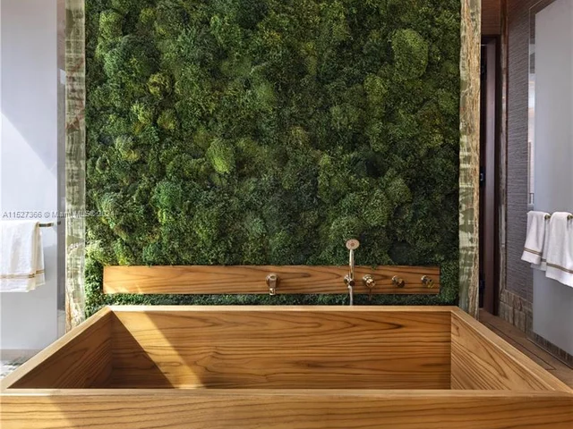 2000 N Bay Rd, Miami Beach FL 33140