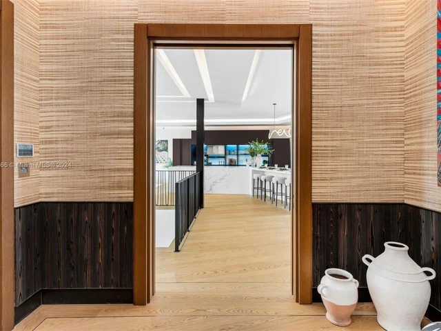 2000 N Bay Rd, Miami Beach FL 33140