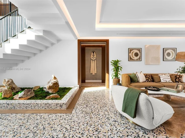 2000 N Bay Rd, Miami Beach FL 33140