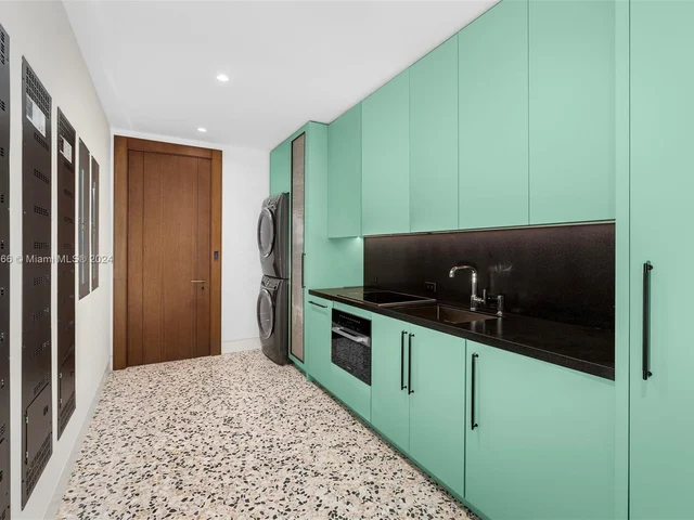 2000 N Bay Rd, Miami Beach FL 33140