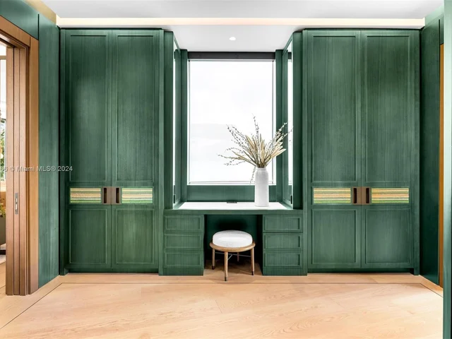 2000 N Bay Rd, Miami Beach FL 33140