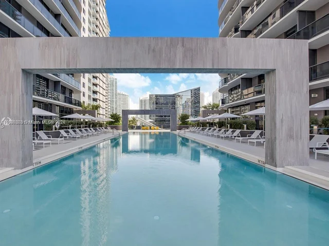 45 SW 9th St # 1007, Miami FL 33130