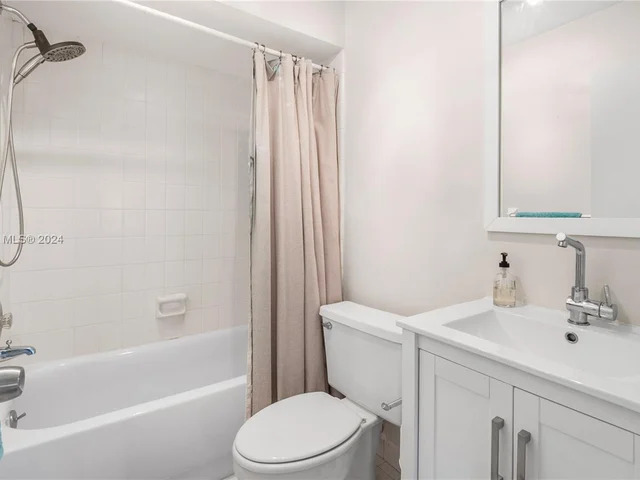 2970 NE 16th Ave # 209, Oakland Park FL 33334