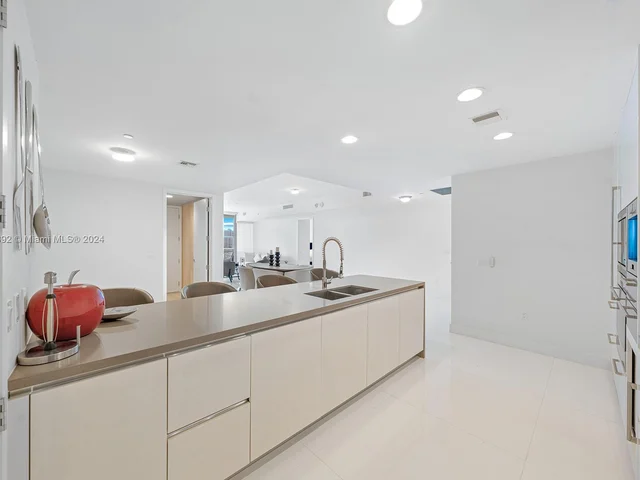 17475 Collins Ave # 903, Sunny Isles Beach FL 33160