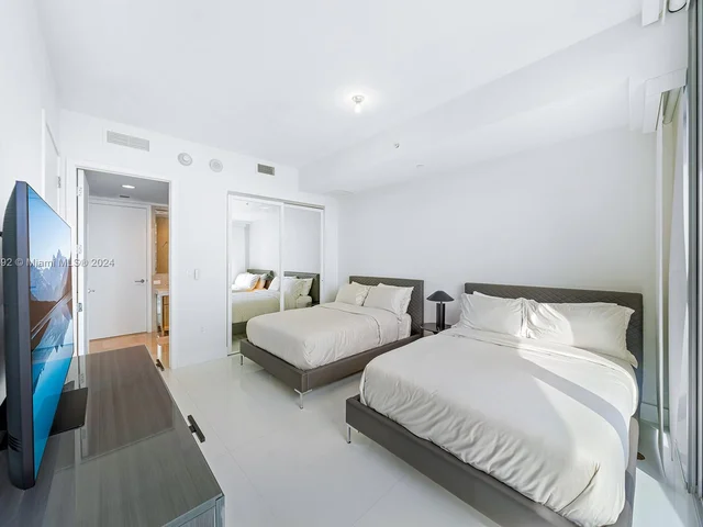 17475 Collins Ave # 903, Sunny Isles Beach FL 33160