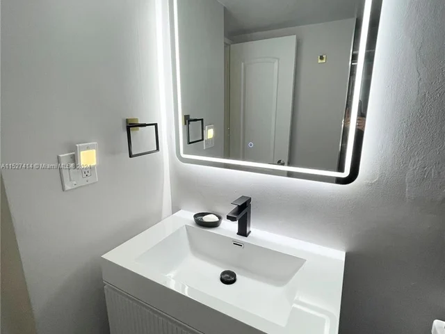 5600 Collins Ave # 16P, Miami Beach FL 33140