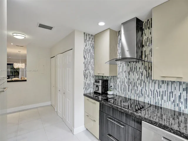 2101 NW 45th Ave, Coconut Creek FL 33066