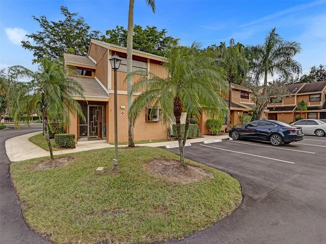 2101 NW 45th Ave, Coconut Creek FL 33066