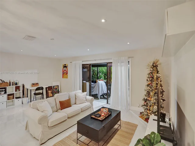 2101 NW 45th Ave, Coconut Creek FL 33066