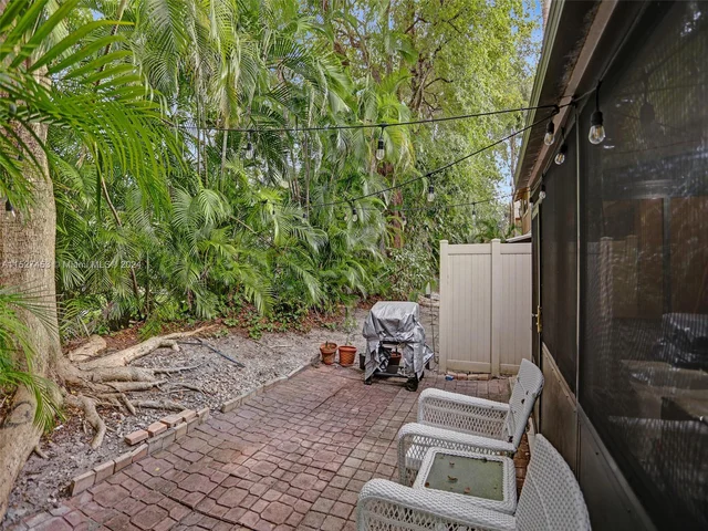 2101 NW 45th Ave, Coconut Creek FL 33066