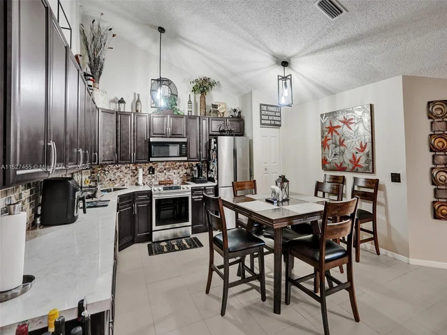 9975 Boca Gardens Trl # D, Boca Raton FL 33496