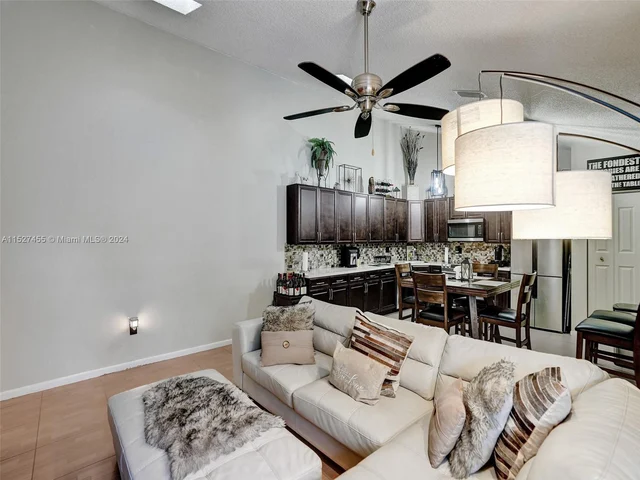 9975 Boca Gardens Trl # D, Boca Raton FL 33496